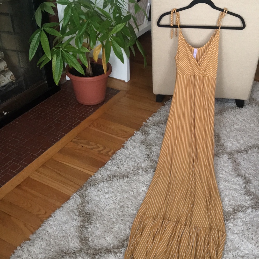 Francesca’s Striped Low Cut Maxi Dress Size S